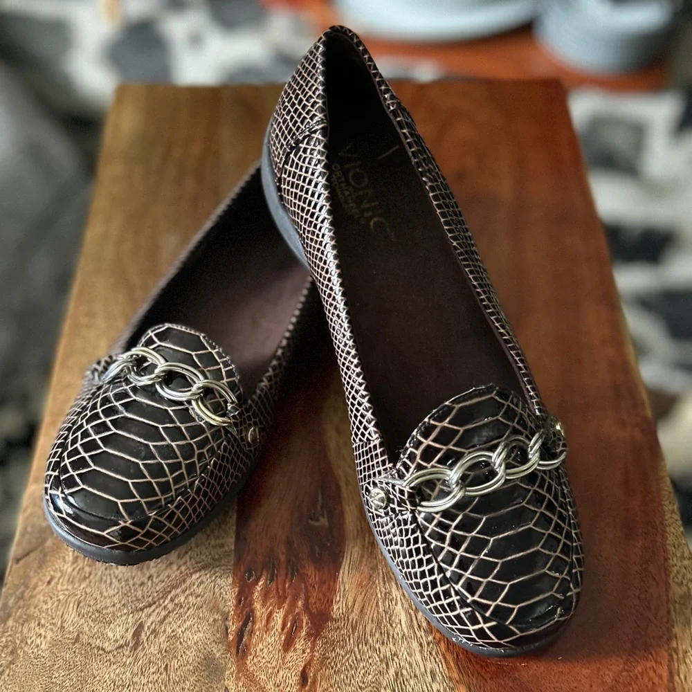 Vionic Alda Croc Embossed Black and Brown Chain Loafers - Picture 1 of 8